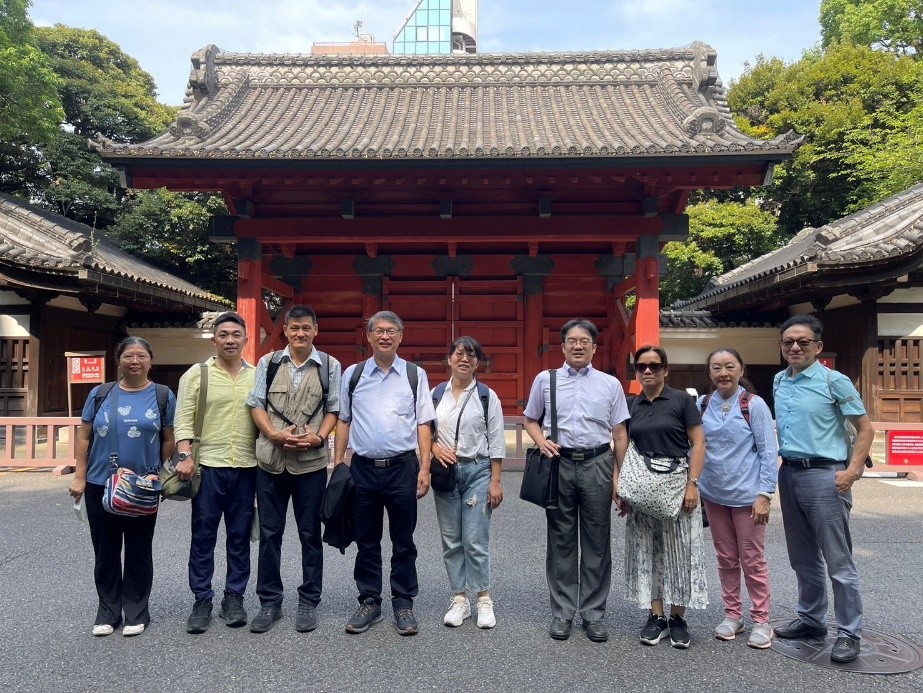 圖 雲科大師長東京大學赤門前合影